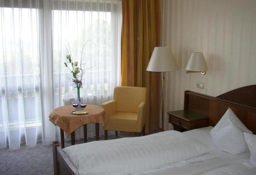 Quarto Triplo Estandar, Wellnesshotel Zum Koch
