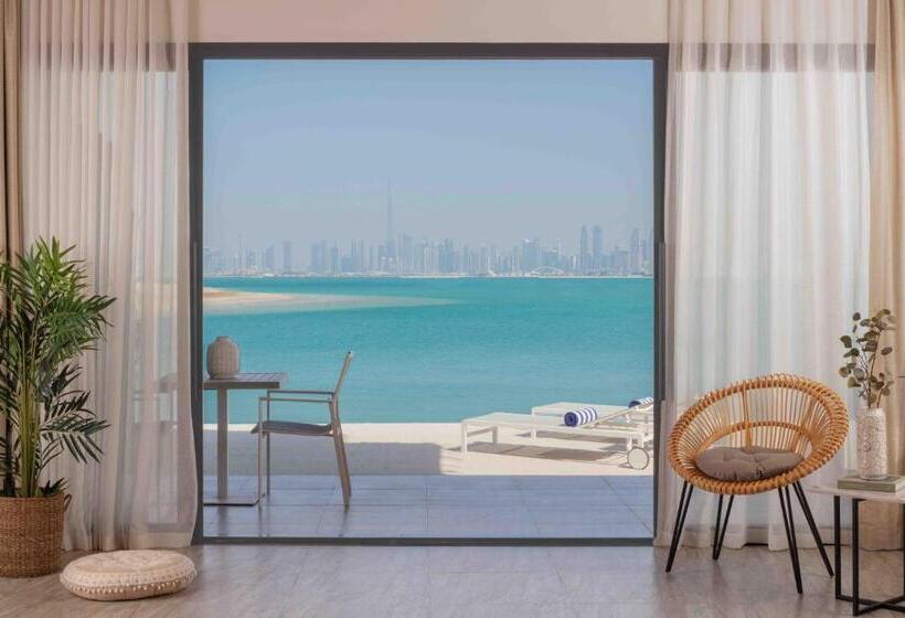 Полулюкс, Anantara World Islands Dubai Resort
