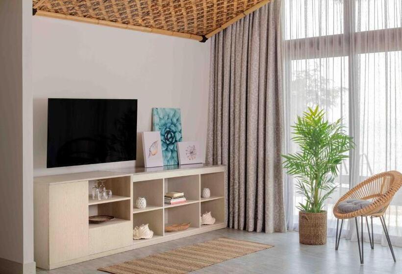 Полулюкс с Бассейном, Anantara World Islands Dubai Resort