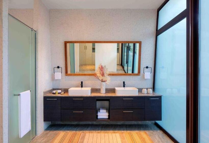 Люкс Повышенной Комфортности, Anantara World Islands Dubai Resort