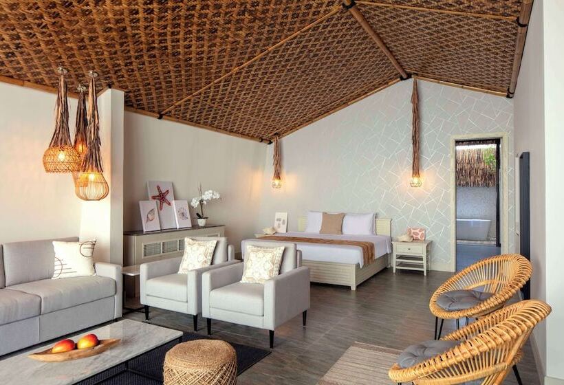 Полулюкс с Бассейном, Anantara World Islands Dubai Resort