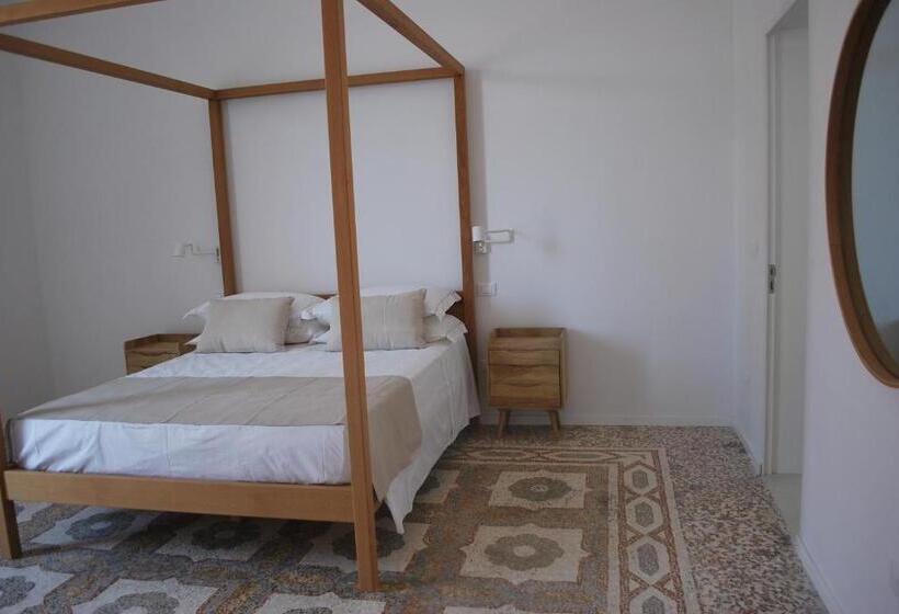 اتاق لوکس با چشم‌انداز دریا, Palazzo Del Cavaliere