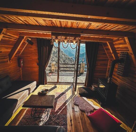 بانگلوی استاندارد, Orca Bungalows