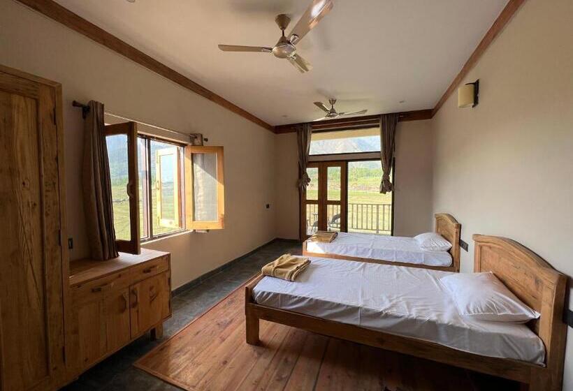 디럭스 룸, Osho Himalayas Wellness Resort
