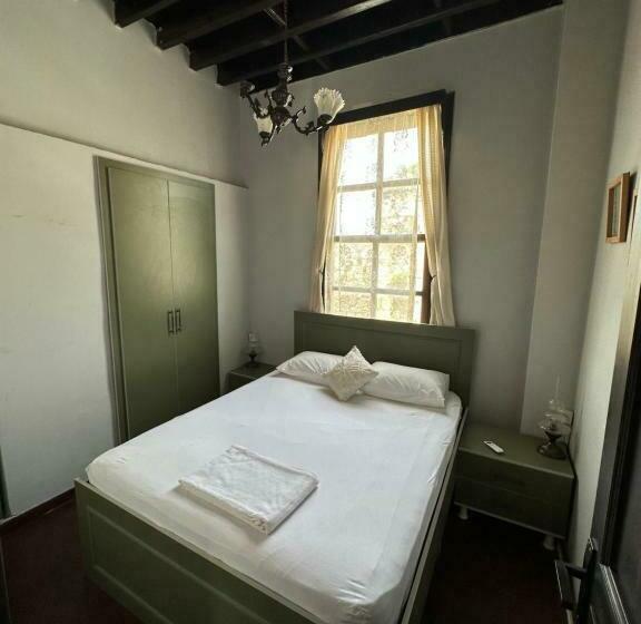 اتاق استاندارد با سرویس بهداشتی مشترک, Lords Hostel & Pub
