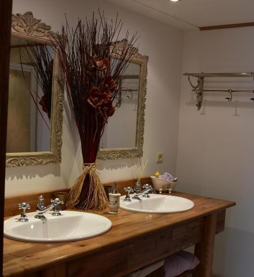 스탠다드 트리플 룸 풀장 전망, Chambre D Hôte Chez Dany   Mougins