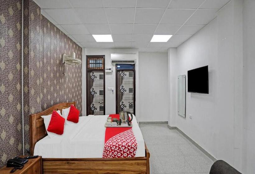 اتاق کلاسیک سه تخته, Flagship Visitor Guest House