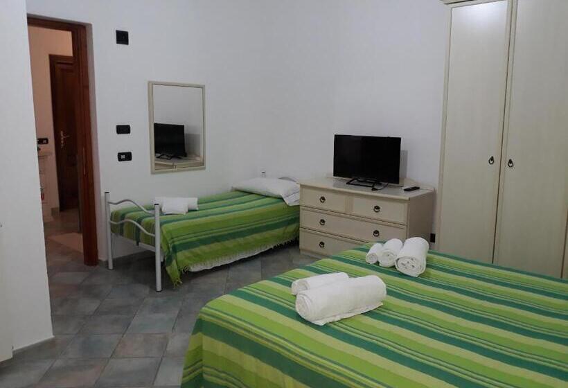 スタンダードトリプルルーム, Room In Guest Room   Super Comfort Room In Sardinia   Italy