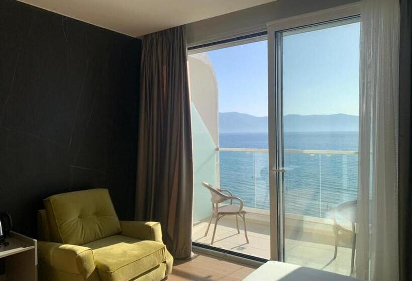 اتاق استاندارد چهار تخته با چشم‌انداز دریا, Grand Mirage
