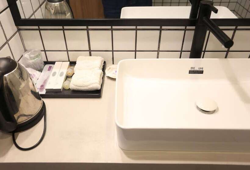اتاق لوکس, Lab Hostel