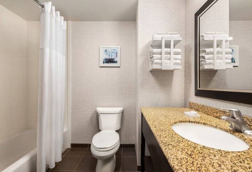 带大床的标准间, Hampton Inn & Suites York South