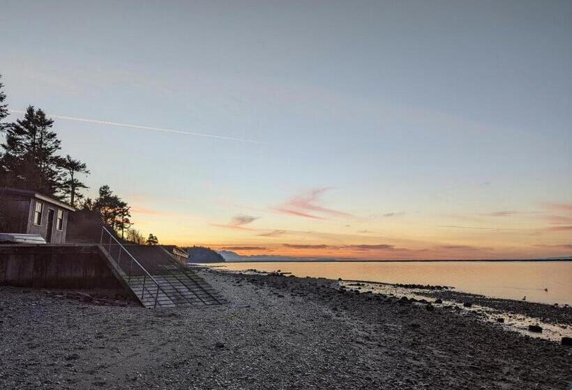 스위트 킹사이즈 침대, Juan De Fuca Cottages