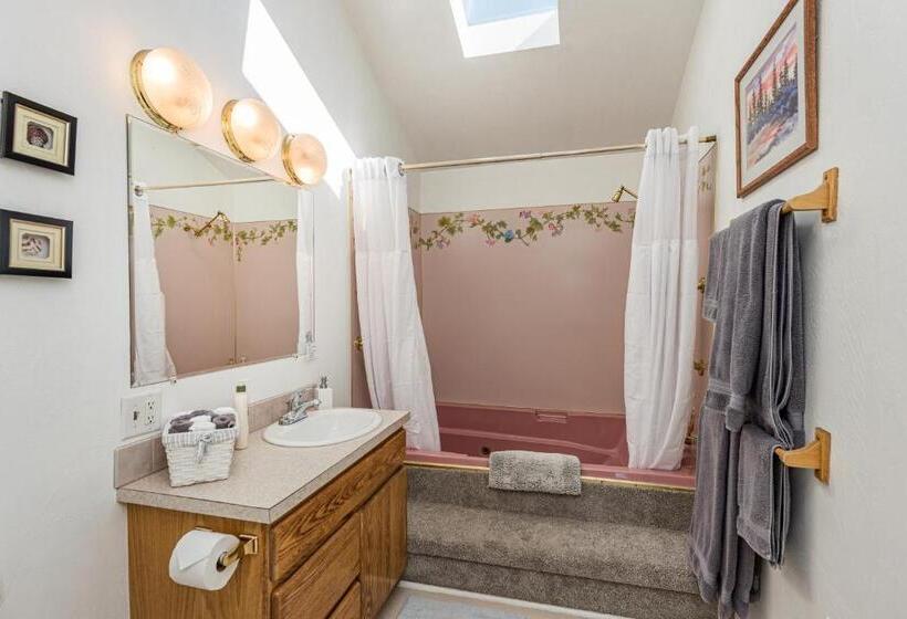 스탠다드 룸 킹사이즈 침대, Juan De Fuca Cottages