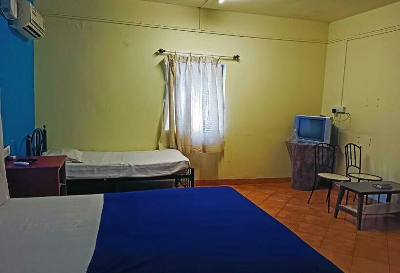 Трежместный Номер Economy, Staymaker 7th Heaven Holiday Resort