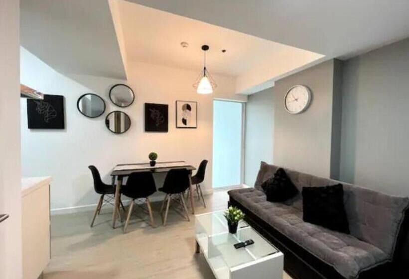 침실 2개 아파트, Sleek, Relaxing And Fabulous Home @ Azure