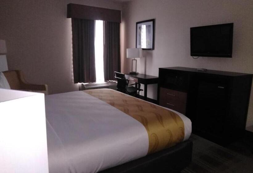 스위트 킹사이즈 침대, Quality Inn & Suites