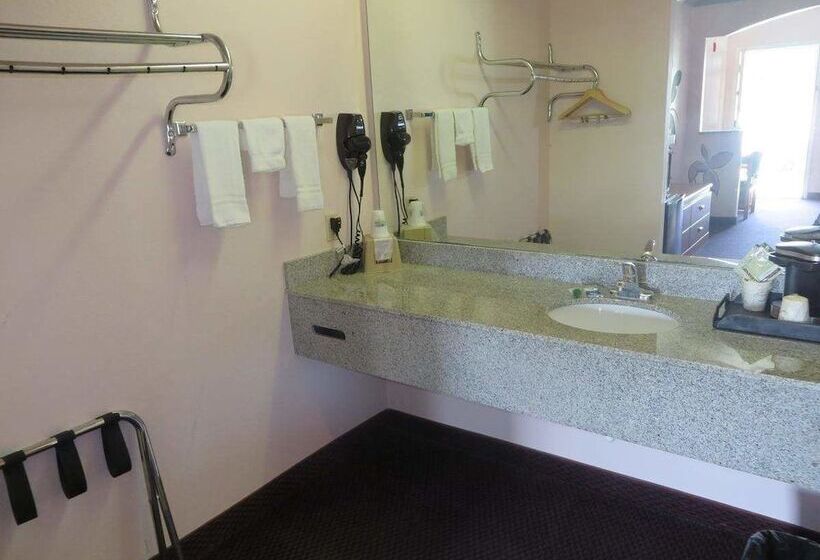 Номер Стандарт 2 Двуспальные Кровати, Travelers Inn And Suites Liberty