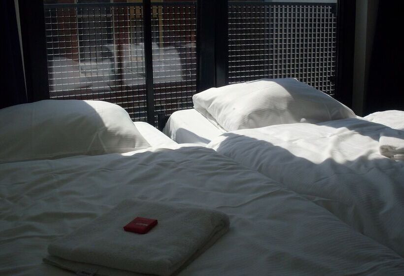 标准间, Bud Gett Hostels