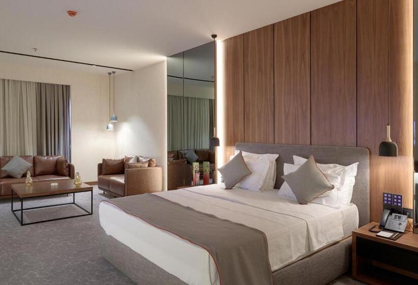 Полулюкс, Ramada By Wyndham   Sulaymaniyah Salim Street