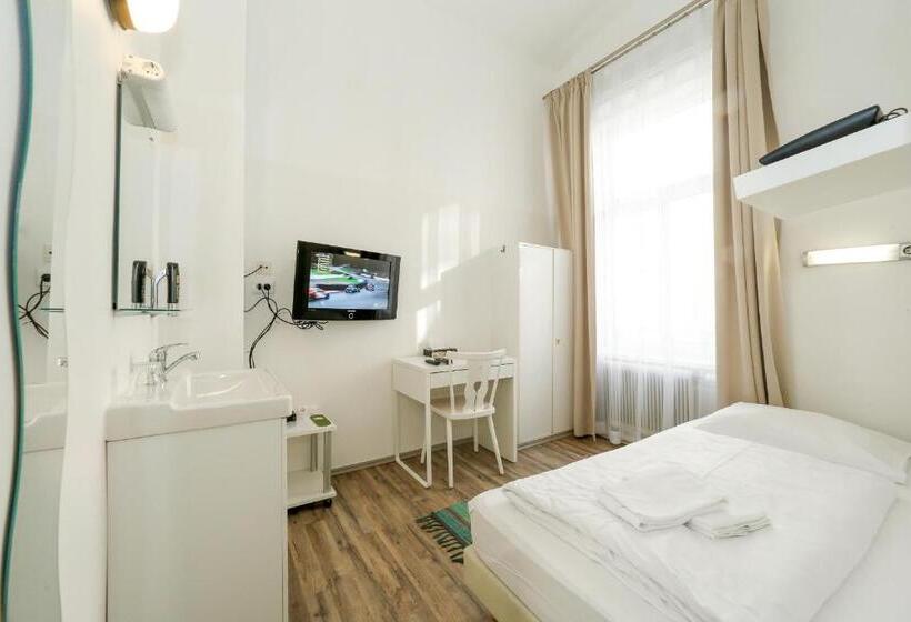اتاق استاندارد یک تخته با سرویس بهداشتی مشترک, Very Central, 5 Min To City Center, Self Check In