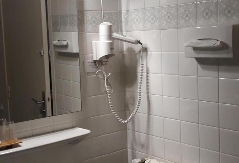 Номер Стандарт, Hôtel Ambroise