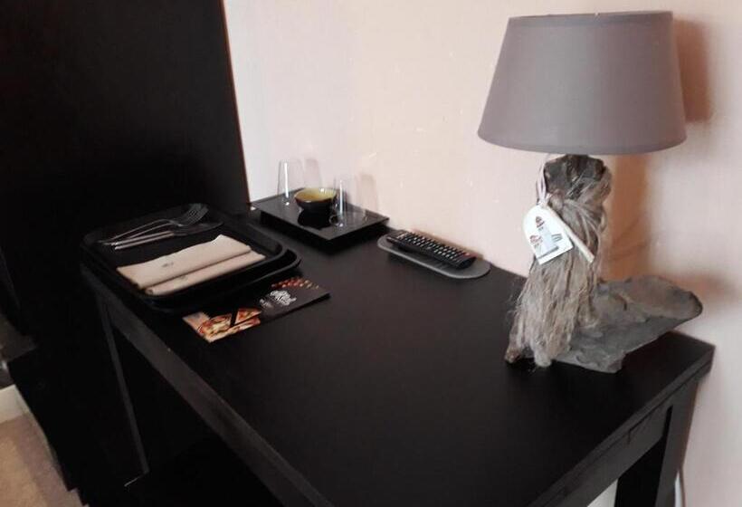 Номер Стандарт, Hôtel Ambroise