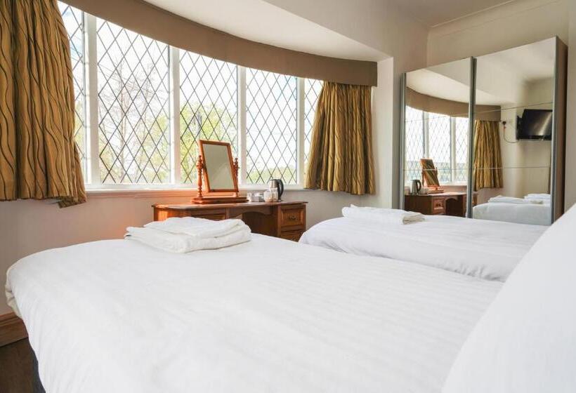 Quarto Triplo Estandar, Millstone Country Inn