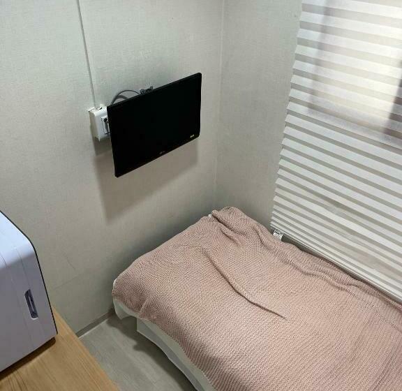 غرفة قياسية فردية, The Stay Cube House   Female Only