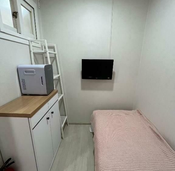 غرفة قياسية فردية, The Stay Cube House   Female Only