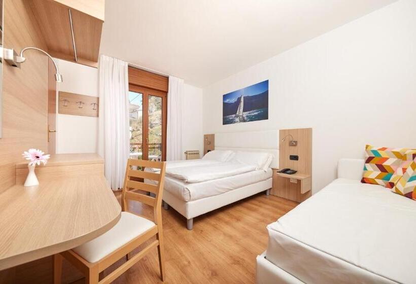 スーペリアの４人部屋, Beach Hotel Rosa