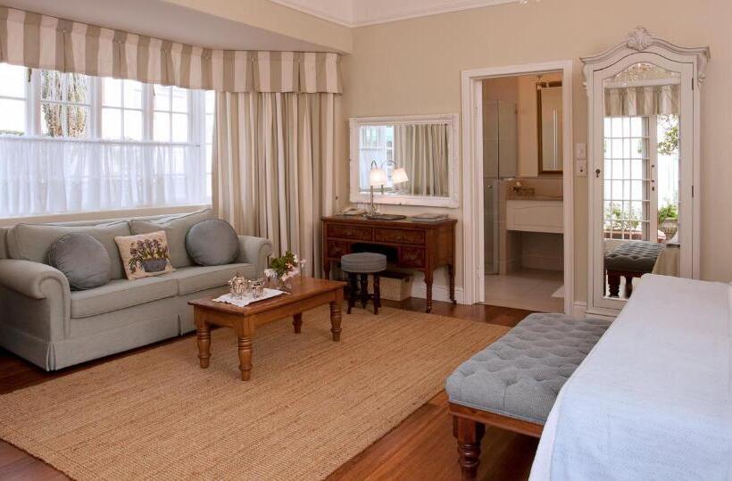 Quarto Deluxe, Lemon Tree Lane