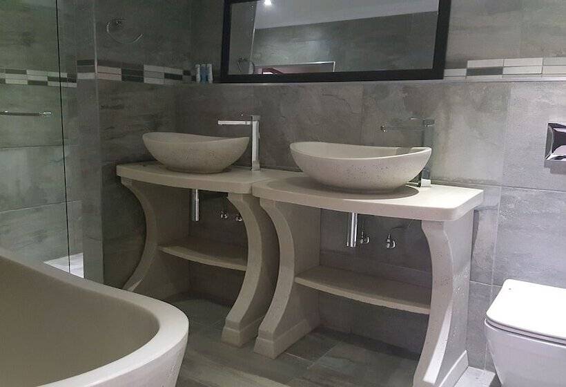 패밀리 아파트, Waterfalls Boutique