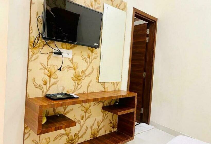 Номер Deluxe, Avista