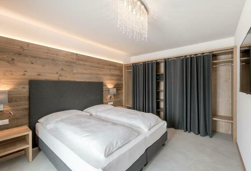 سوئیت با بالکن, Mondschein Hotel & Chalet