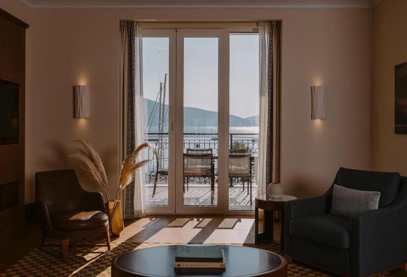 استودیوی استاندارد با چشم‌انداز دریا, Regent Porto Montenegro & Residences