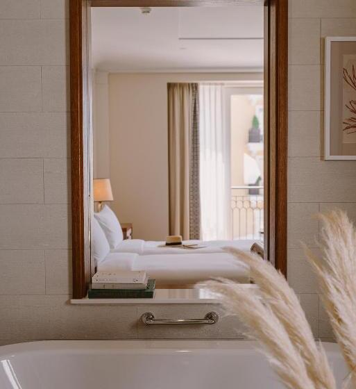 اتاق پرمیوم با چشم‌انداز دریا, Regent Porto Montenegro & Residences
