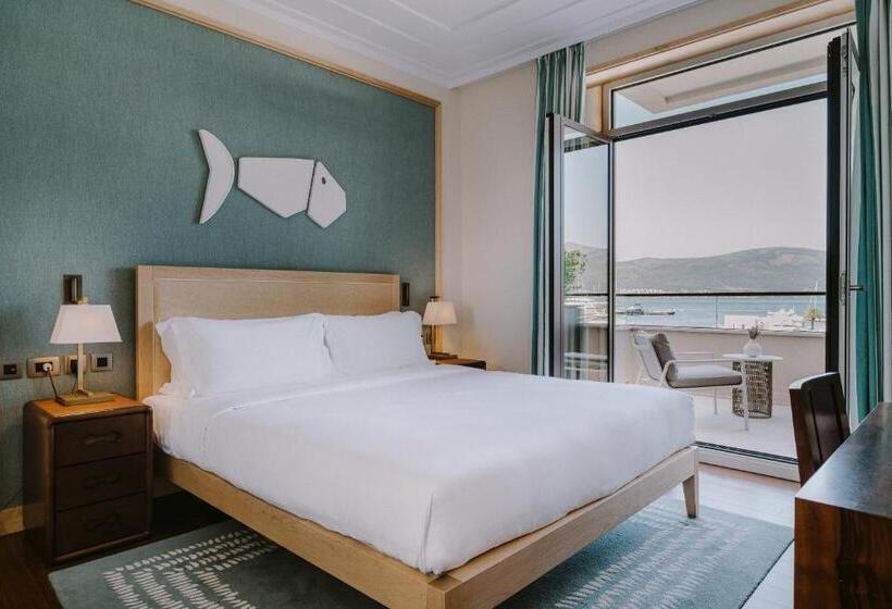 سوییت با چشم‌انداز دریا, Regent Porto Montenegro & Residences