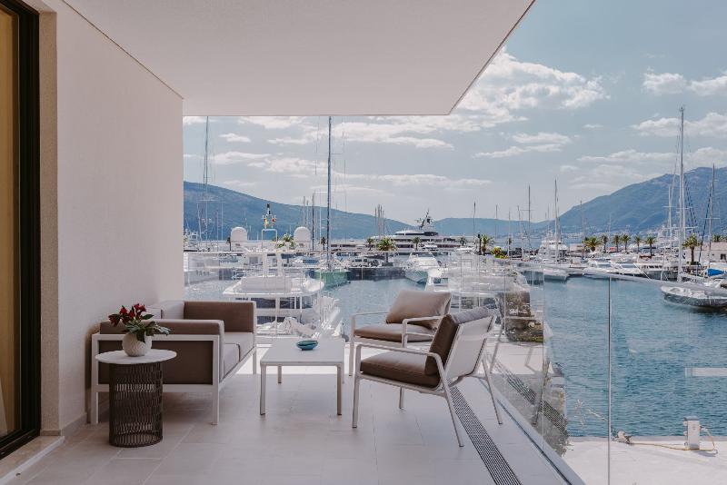 سوییت با چشم‌انداز دریا, Regent Porto Montenegro & Residences