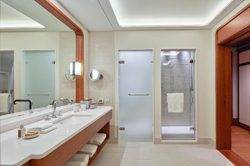 استودیو استاندارد با چشم‌انداز کوهستان, Regent Porto Montenegro & Residences