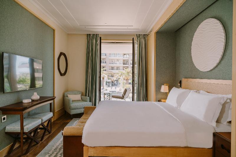 سوییت با چشم‌انداز دریا, Regent Porto Montenegro & Residences