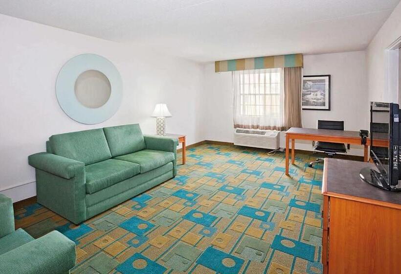 Suite Deluxe Cama King, Norwood Inn & Suites Merrillville