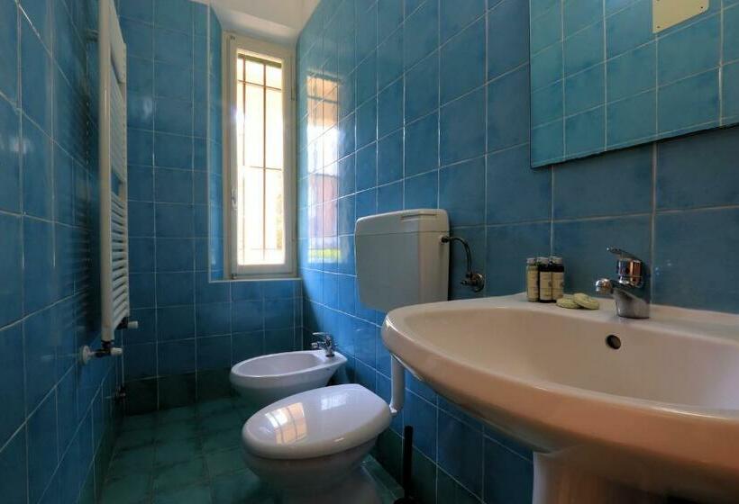 Номер Стандарт, Bed And Parking Cecina Rooms