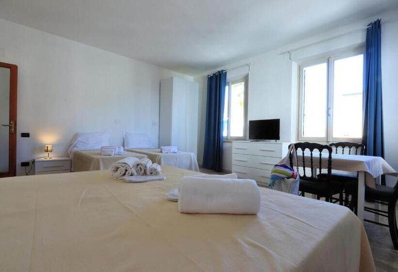 Четырехместный Номер Стандарт, Bed And Parking Cecina Rooms