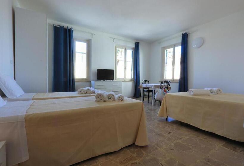 Четырехместный Номер Стандарт, Bed And Parking Cecina Rooms