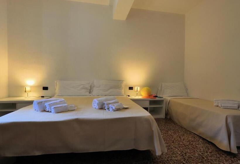 Family Suite, Bed And Parking Cecina Rooms