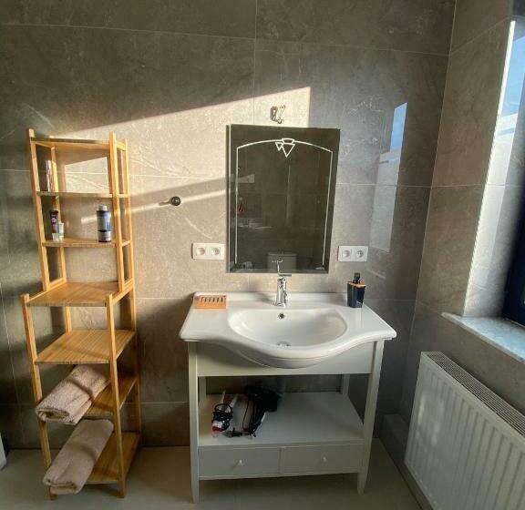 Номер Стандарт, Guesthouse Luis Met Gedeelde Badkamer En Keuken