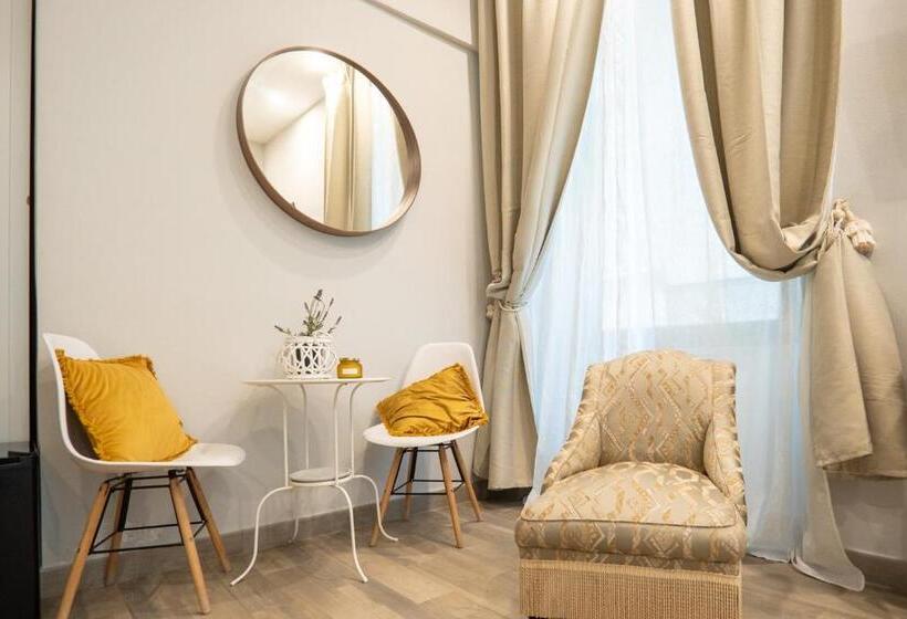 اتاق لوکس با تخت بزرگ, Covo Di Levante