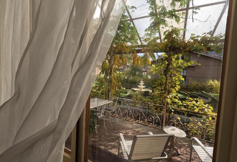 Номер Стандарт, Alpenrose Hotel And Gardens