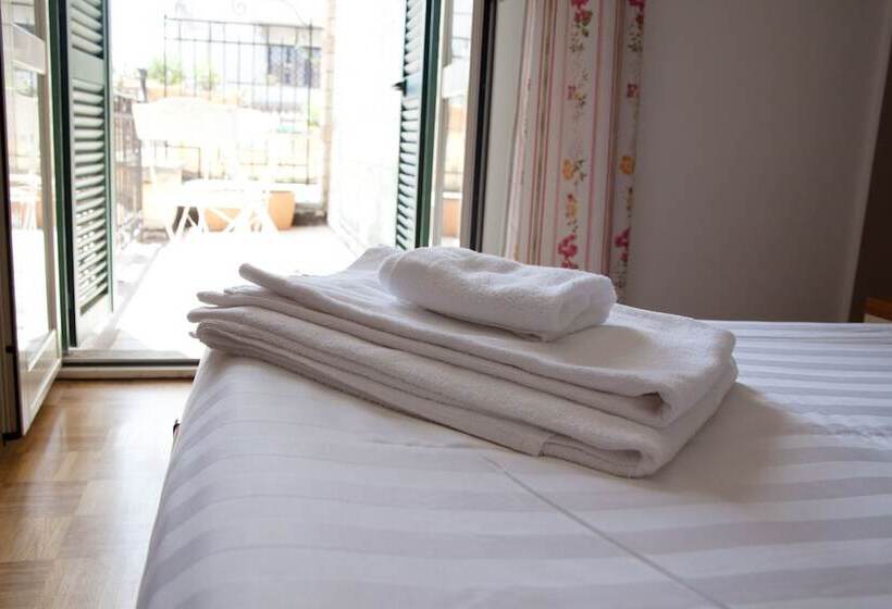 스탠다드 트리플 룸, Albergo Da Benedetta