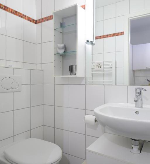 سوییت خانوادگی, Hine Adon Fribourg